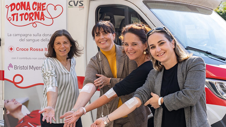 Dipendenti BMS che donano il sangue grazie alla campagna "Dona Che Ti Torna"
