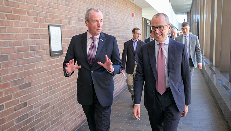 Governor Phil Murphy (left) with CEO, Giovanni Caforio, touring Bristol Myers Squibb’s Lawrenceville, N.J., R&D labs and learning more about how we are innovating for patients. 